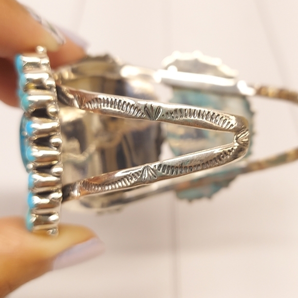 STUNNING Turquoise Cuff - Picture 9 of 12